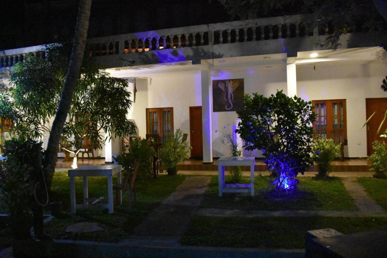 Aroma Guest House Mirissa Exterior foto